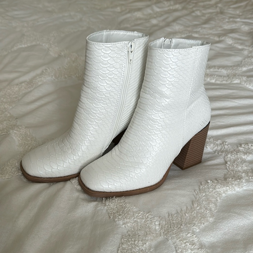 White booties - Picture 1 of 4